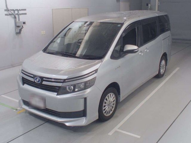 30496 Toyota Voxy ZWR80G 2017 г. (CAA Chubu)