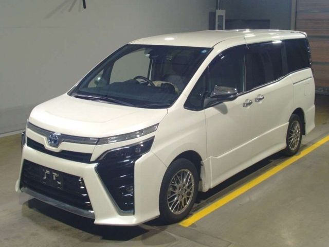 312 Toyota Voxy ZWR80W 2020 г. (TAA Yokohama)