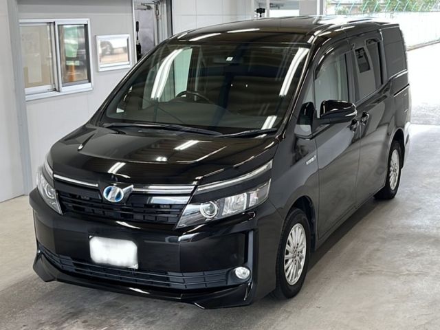 3155 Toyota Voxy ZWR80G 2015 г. (KCAA Minami Kyushu)