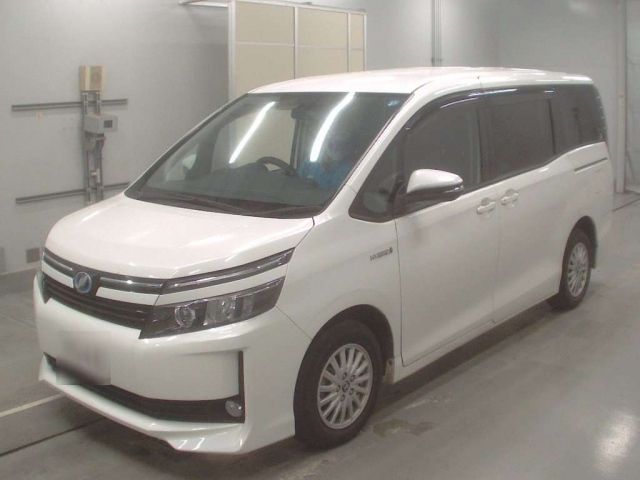 33041 Toyota Voxy ZWR80G 2014 г. (CAA Tokyo)