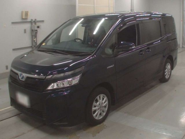 33091 Toyota Voxy ZWR80G 2019 г. (CAA Tokyo)