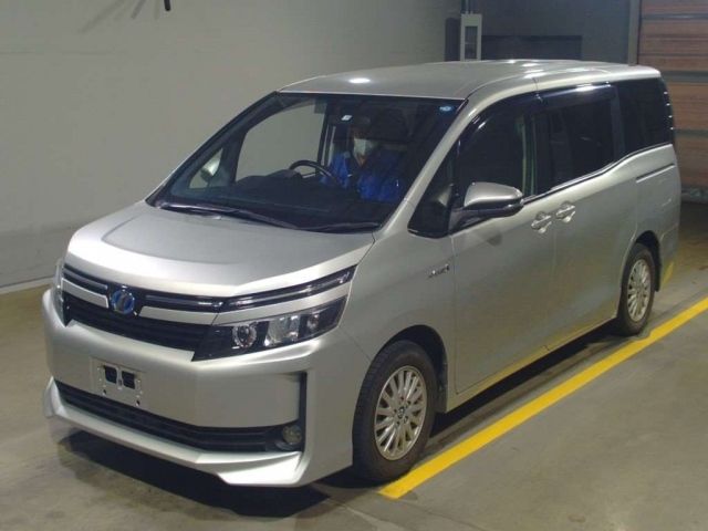 341 Toyota Voxy ZWR80G 2015 г. (TAA Yokohama)