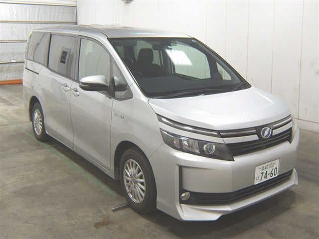 3553 Toyota Voxy ZWR80G 2015 г. (JU Gunma)