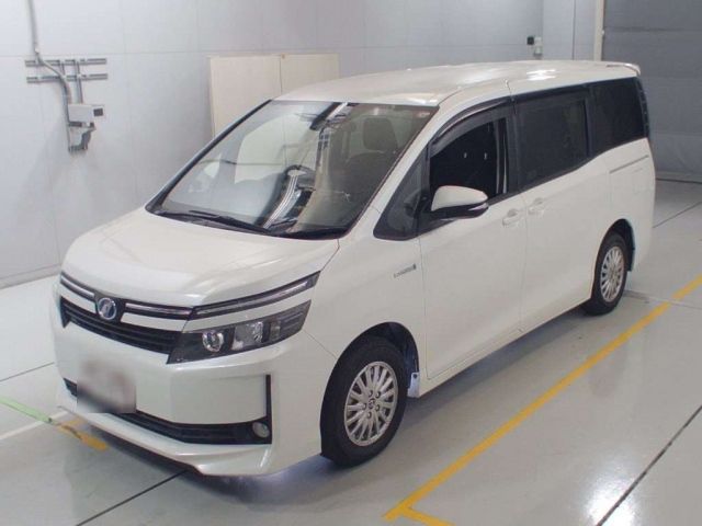 36377 Toyota Voxy ZWR80G 2017 г. (CAA Chubu)