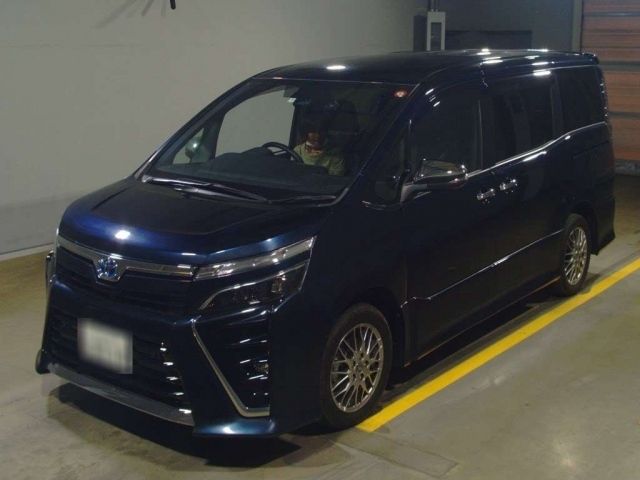 382 Toyota Voxy ZWR80W 2021 г. (TAA Yokohama)