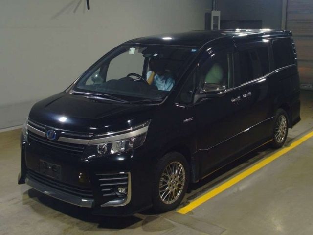 413 Toyota Voxy ZWR80W 2016 г. (TAA Yokohama)