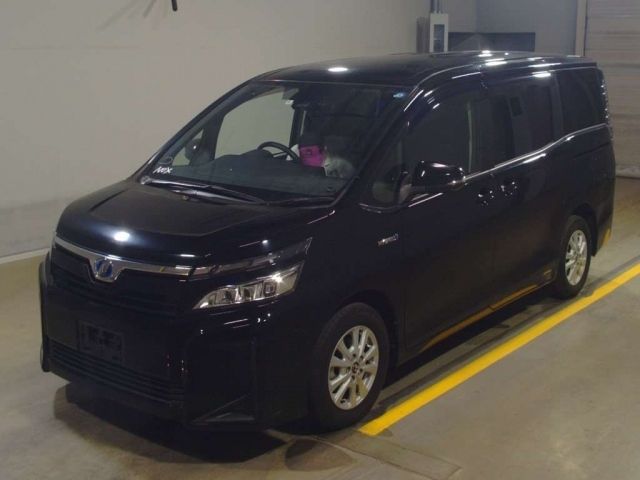 449 Toyota Voxy ZWR80G 2018 г. (TAA Yokohama)