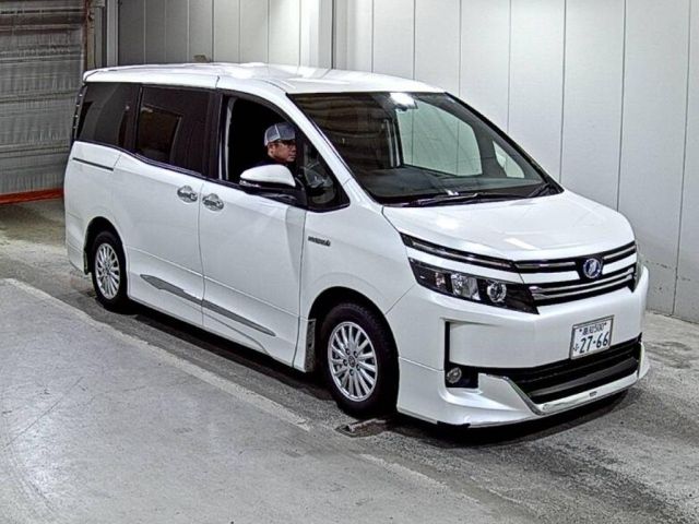 5084 Toyota Voxy ZWR80G 2015 г. (LAA Shikoku)