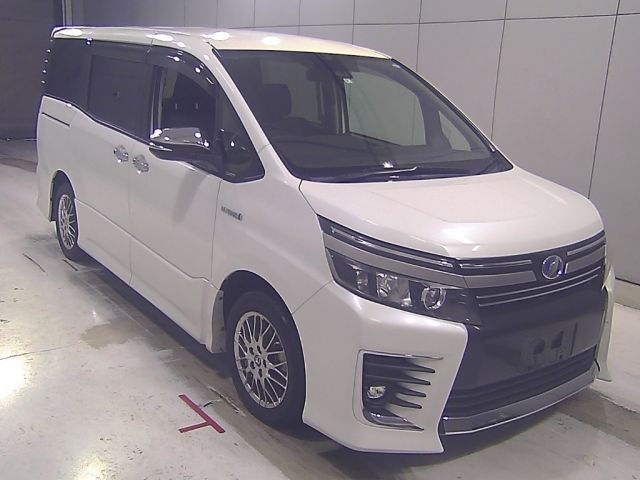 55382 Toyota Voxy ZWR80W 2016 г. (Honda Nagoya)