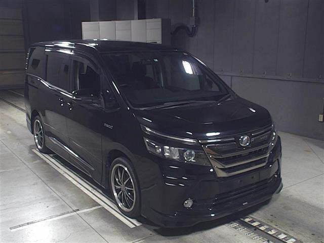 5603 Toyota Voxy ZWR80G 2014 г. (JU Gifu)