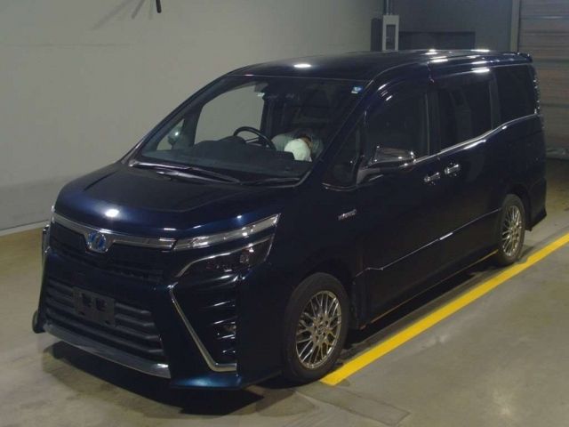 585 Toyota Voxy ZWR80W 2018 г. (TAA Yokohama)