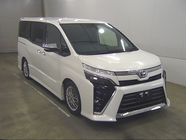 60057 Toyota Voxy ZWR80W 2018 г. (Honda Kyushu)