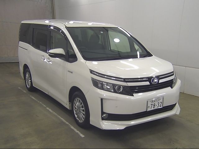 60065 Toyota Voxy ZWR80G 2014 г. (Honda Kyushu)