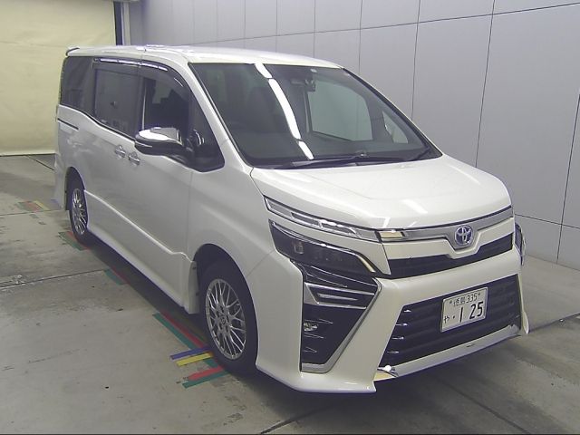 70093 Toyota Voxy ZWR80W 2021 г. (Honda Kansai)