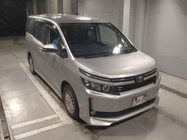 8038 Toyota Voxy ZWR80G 2014 г. (JU Tokyo)