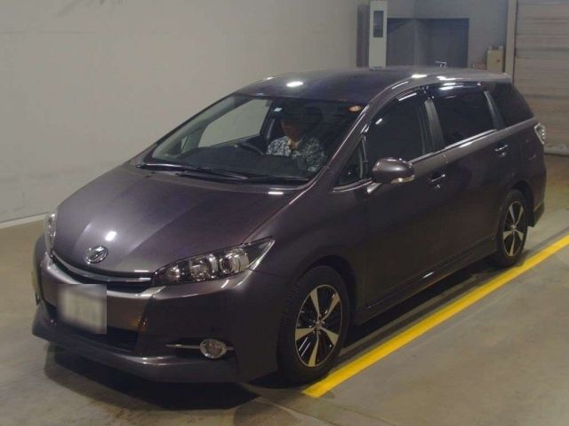 12765 Toyota Wish ZGE20W 2013 г. (TAA Yokohama)