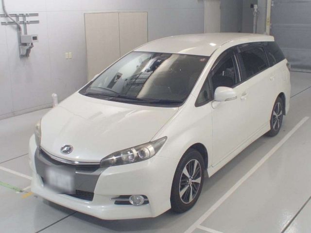 30627 Toyota Wish ZGE20W 2013 г. (CAA Chubu)