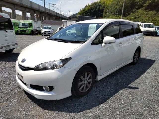 5813 Toyota Wish ZGE20G 2016 г. (LUM Kobe Nyusatsu)