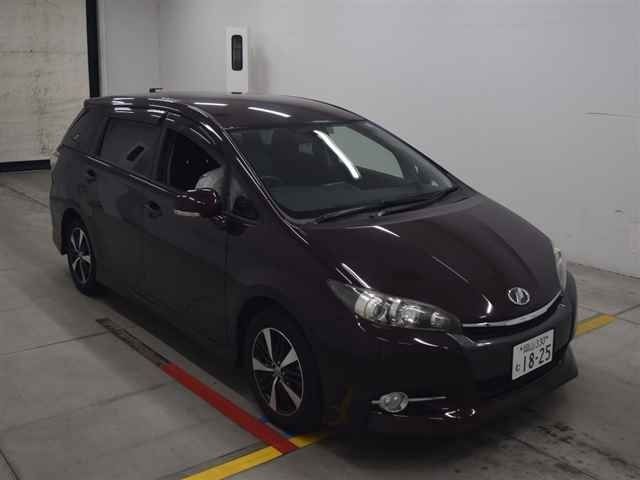 70135 Toyota Wish ZGE20W 2013 г. (MIRIVE Osaka)