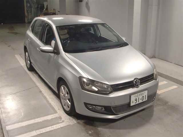 8015 VOLKSWAGEN POLO 6RCBZ 2011 г. (JU Tokyo)