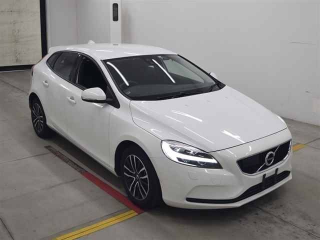 10050 VOLVO V40 MD4204T 2018 г. (MIRIVE Osaka)