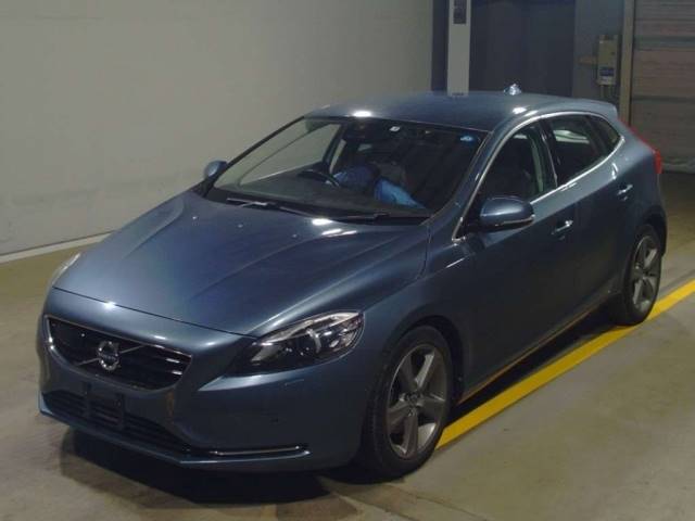 15036 VOLVO V40 MB4164T 2013 г. (TAA Yokohama)