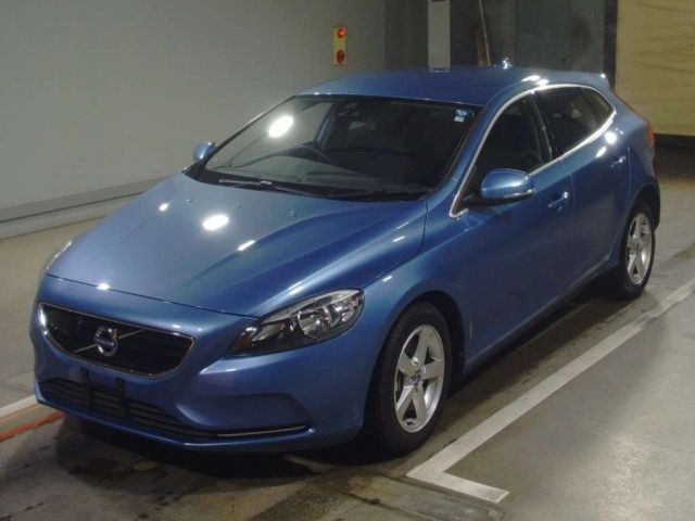 32004 VOLVO V40 2015 г. (TAA Hiroshima)