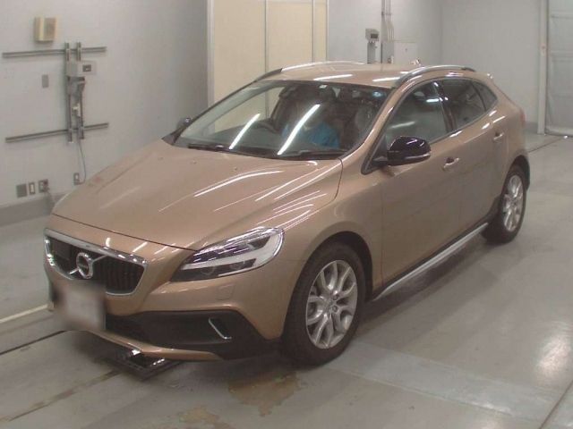 10027 VOLVO V40 2016 г. (CAA Tokyo)