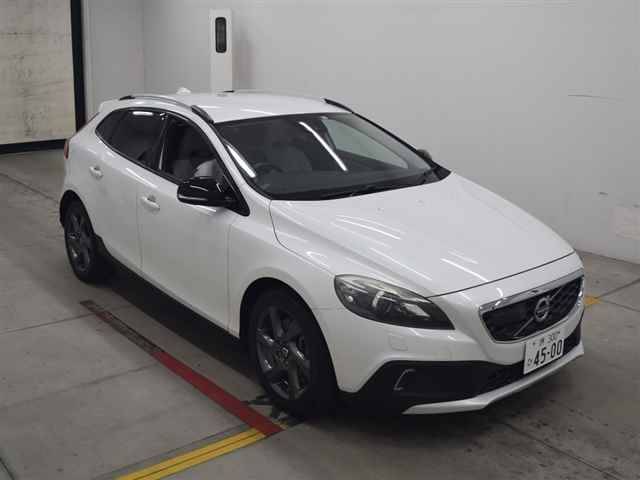 30128 VOLVO V40 MB5204T 2013 г. (MIRIVE Osaka)