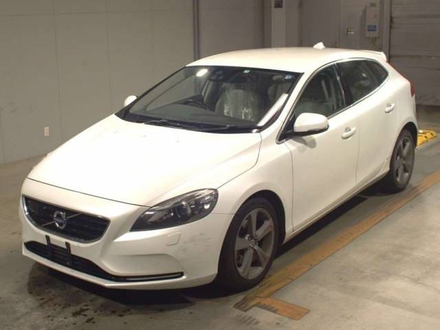 4241 VOLVO V40 MB4164T 2013 г. (TAA Kyushu)