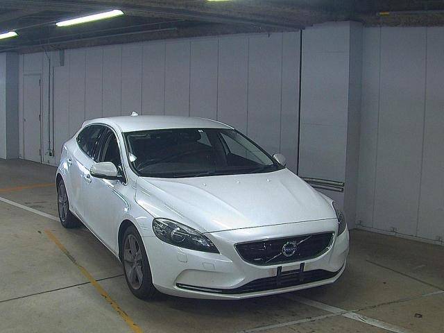 829 VOLVO V40 MB4164T 2014 г. (ZIP Osaka)