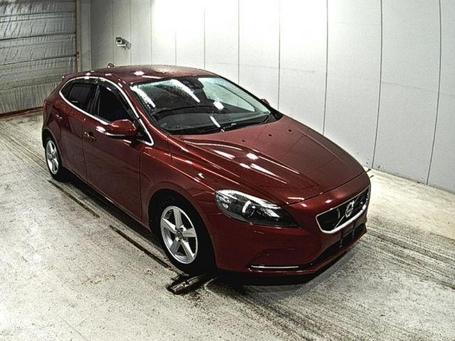 2257 VOLVO V40 MB4164T 2013 г. (LAA Okayama)