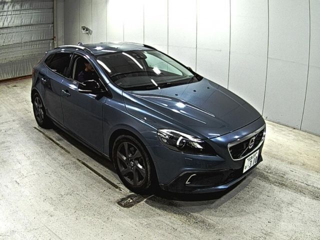 9018 VOLVO V40 MB5204T 2013 г. (LAA Okayama)