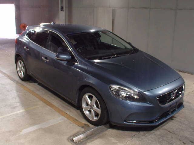 8363 VOLVO V40 MB4164T 2013 г. (JU Fukuoka)