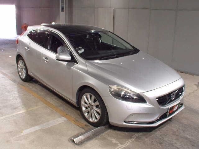 5081 VOLVO V40 MB4164T 2013 г. (JU Fukuoka)