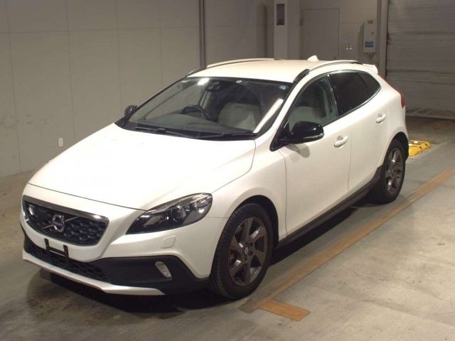 5063 VOLVO V40 2016 г. (TAA Kyushu)