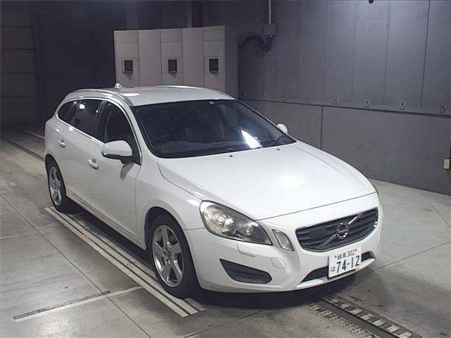 70232 VOLVO V60 FB4164T 2013 г. (JU Gifu)