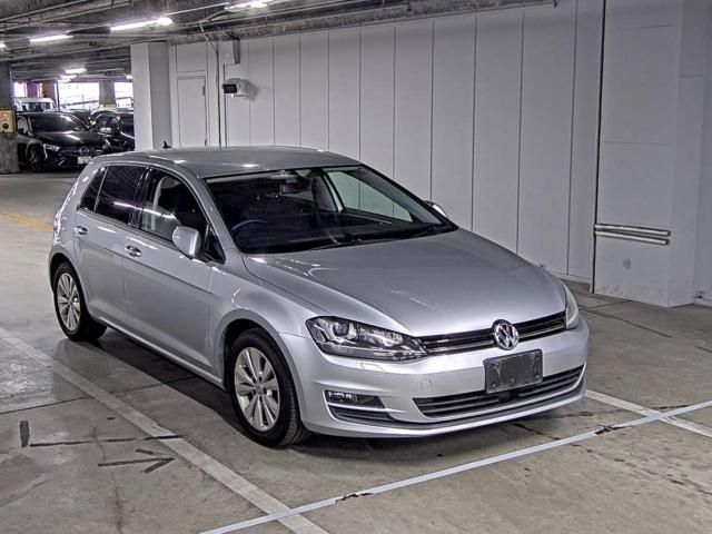 146 Volkswagen Golf AUCJZ 2015 г. (ZIP Osaka)