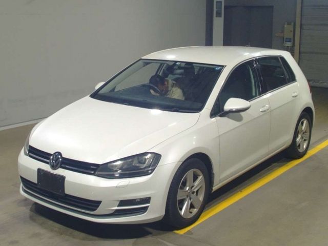 15007 Volkswagen Golf AUCJZ 2015 г. (TAA Yokohama)