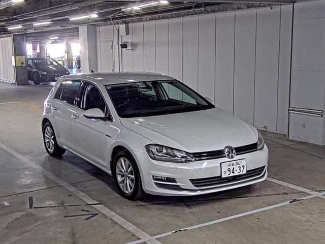 364 Volkswagen Golf AUCJZ 2015 г. (ZIP Osaka)