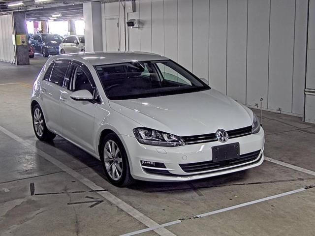 395 Volkswagen Golf AUCPT 2016 г. (ZIP Osaka)