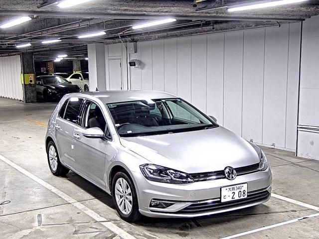 449 Volkswagen Golf AUCJZ 2017 г. (ZIP Osaka)