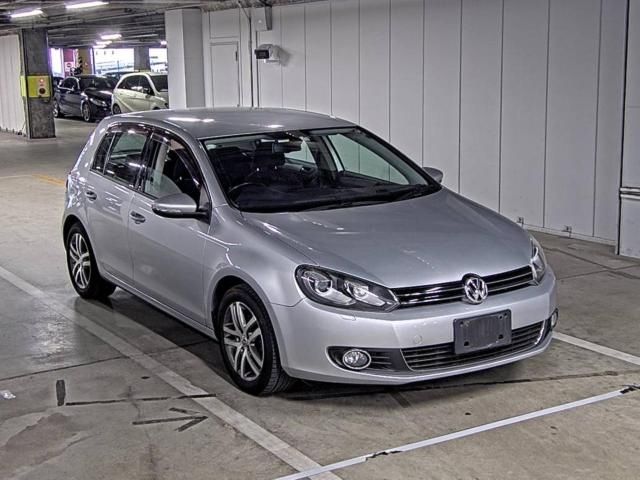 822 Volkswagen Golf 1KCAX 2012 г. (ZIP Osaka)