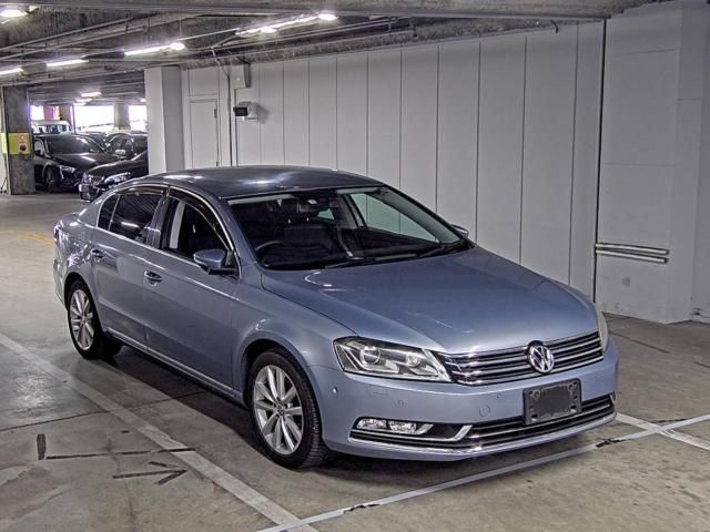 90 Volkswagen Passat 3CCAX 2014 г. (ZIP Osaka)
