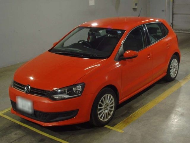 7070 Volkswagen Polo 6RCBZ 2011 г. (TAA Hokkaido)