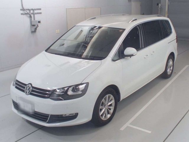 30617 Volkswagen Sharan 7NCZD 2018 г. (CAA Chubu)