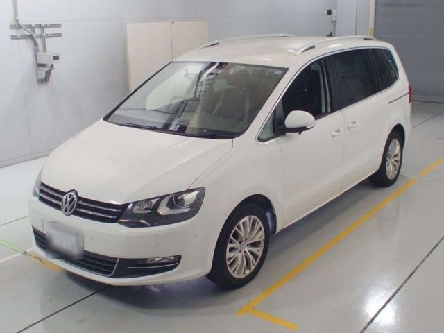 90042 Volkswagen Sharan 7NCTH 2013 г. (CAA Chubu)