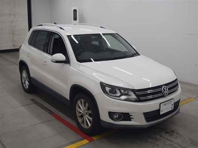 30393 Volkswagen Tiguan 5NCTH 2012 г. (MIRIVE Osaka)