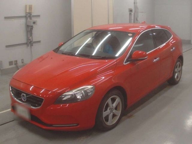 10038 Volvo V40 MB4164T 2014 г. (CAA Tokyo)