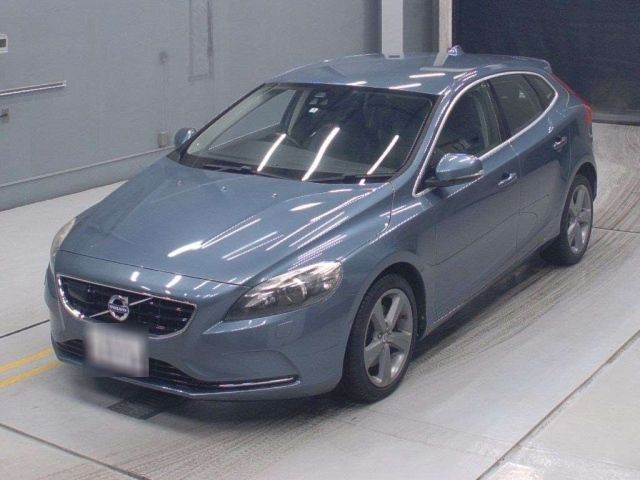 10091 Volvo V40 MB4164T 2015 г. (CAA Gifu)